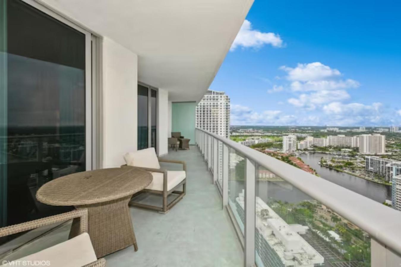 Lyfe Residence Building - Private Apts Over The Beach Hollywood Exterior foto
